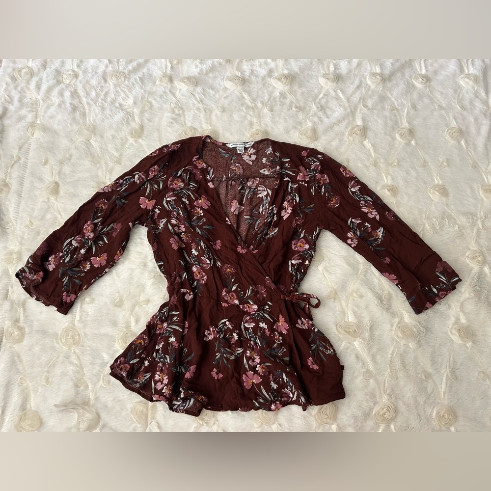 American Eagle 🦅 SEVEN (7) Mixed Women’s assorted Tops and Bralettes - Picture 13 of 16